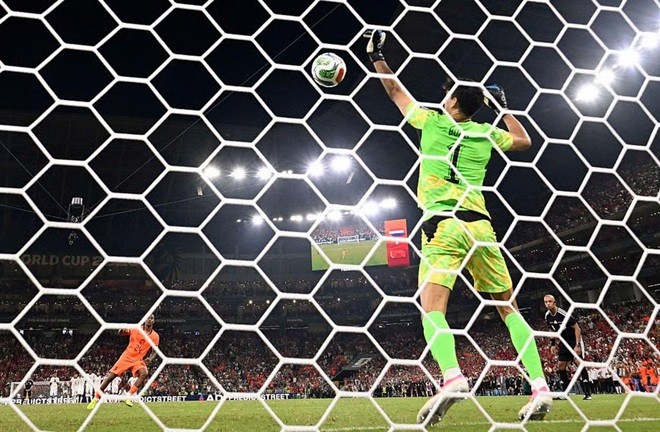 Khi trận đấu bước vào chấm penalty, người Hà Lan hẳn đã có linh cảm không lành khi nghĩ về thành tích của họ ở loạt đấu súng trong quá khứ.