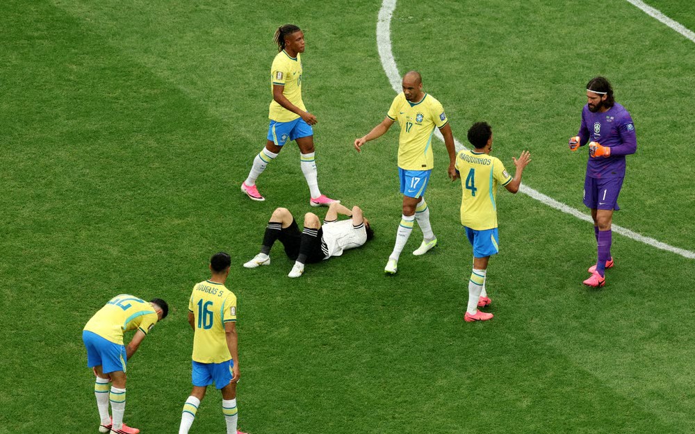 Samurai Xanh giăng bẫy phản công khiến Selecao nghẹt thở. Ảnh: Getty.