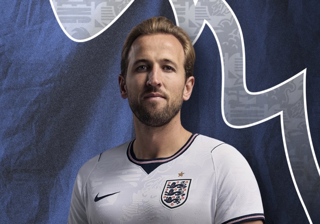 Wayne Rooney kêu gọi Harry Kane gia nhập Man Utd. Ảnh: @England.