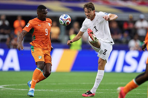 Sander Berge (6.9): Tiền vệ này sở hữu nhiều cơ hội chạm bóng nhưng lại chơi quá thận trọng trong các pha xử lý. Ảnh: Getty Images. Anh đã không làm đủ tốt để ngăn chặn tầm hoạt động của Amad. Ảnh: Getty Images.