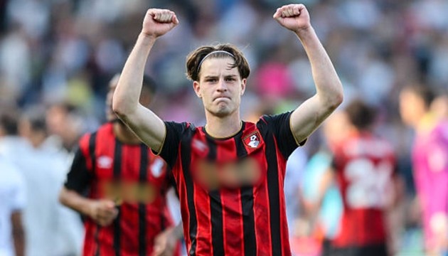 Từ bỏ Mateus Fernandes, Alex Scott là mục tiêu được BLĐ Man United chuyển hướng.
