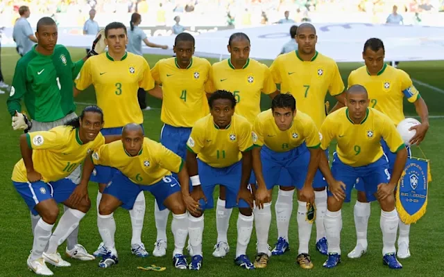 Những ngôi sao Brazil bất lực trước khối phòng ngự kín kẽ. Ảnh: CBF Archive.