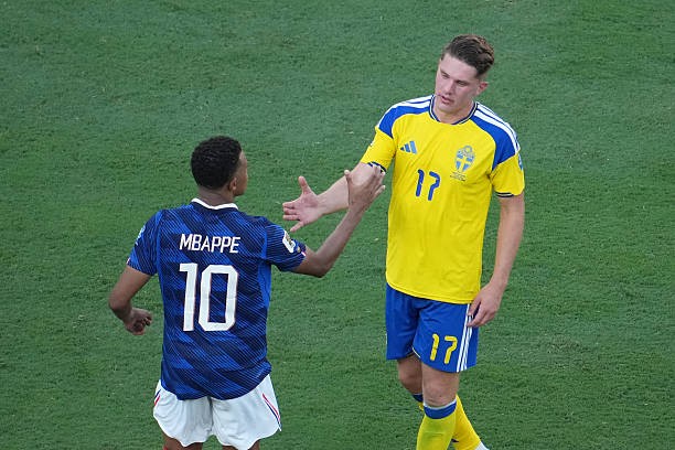 Gyokeres thán phục đẳng cấp của Mbappe. 