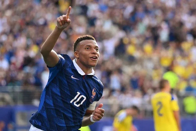 Mbappe vừa lập cú đúp cho tuyển Pháp. Ảnh: Getty.