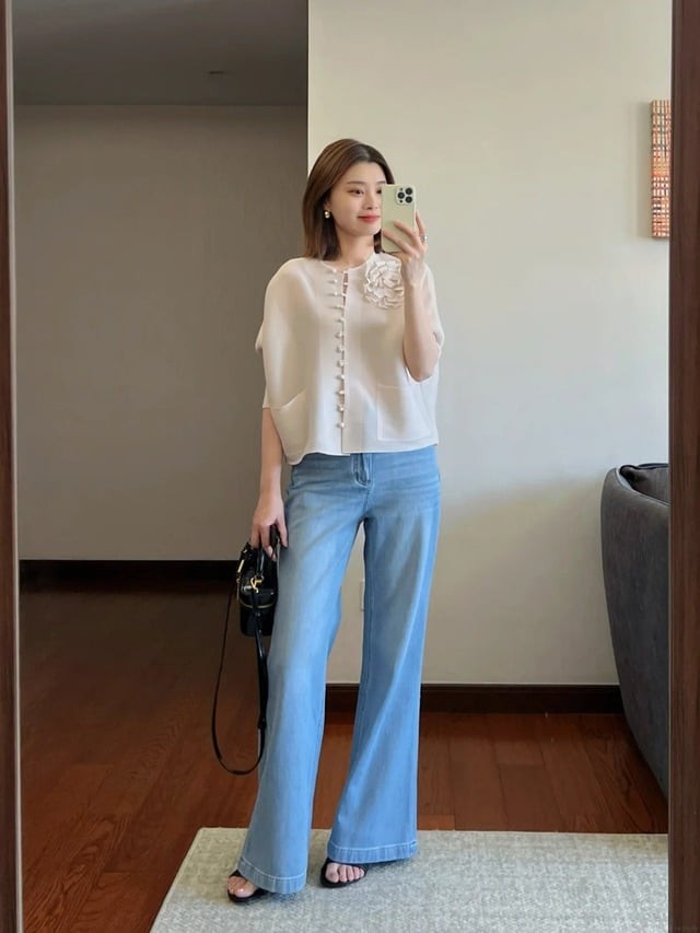  Thiết kế này không chỉ mang lại cảm giác thoải mái mà còn có khả năng tôn dáng hiệu quả. 