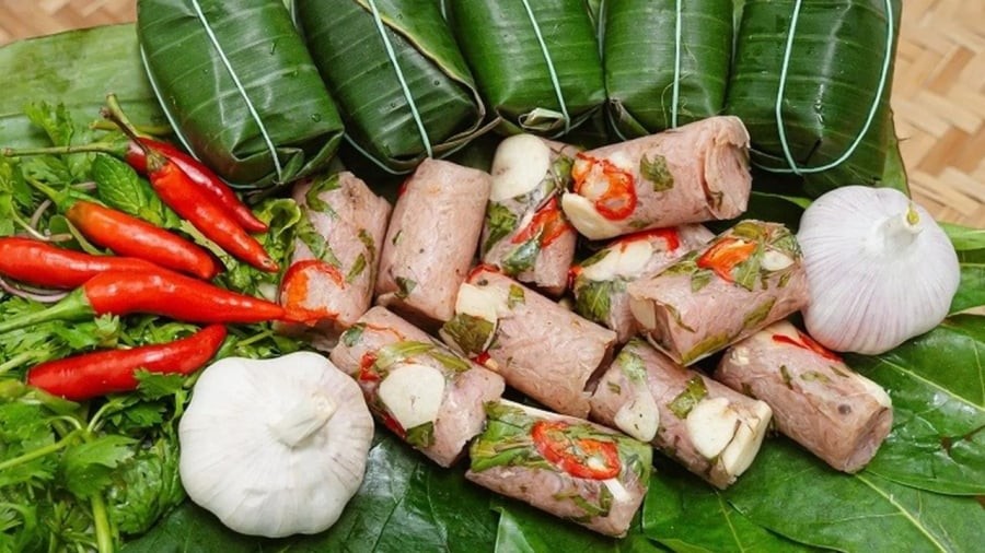 Nguyên liệu làm nem chua rất đơn giản, bạn có thể mua ở bất cứ chợ, siêu thị nào.

