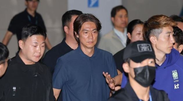 Hong Myung-bo chịu nhiều chỉ trích tại Hàn Quốc. Ảnh: Korea Times.