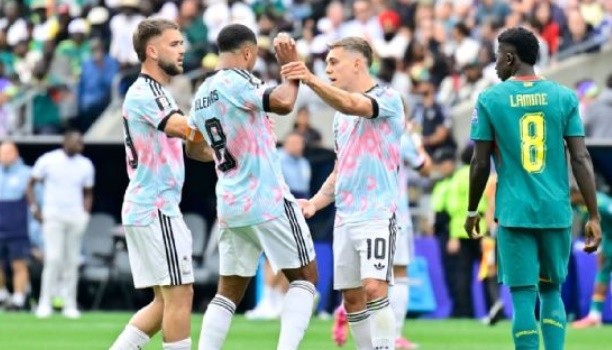 Tielemans và Trossard đã tranh cãi nảy lửa trước khi cùng nhau giải cứu tuyển Bỉ. Ảnh: Getty Images.