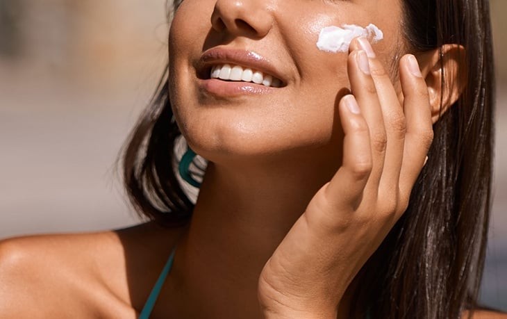 Các loại mặt nạ ngủ hoặc mặt nạ giàu dưỡng chất thường giúp cấp ẩm và phục hồi da hiệu quả.