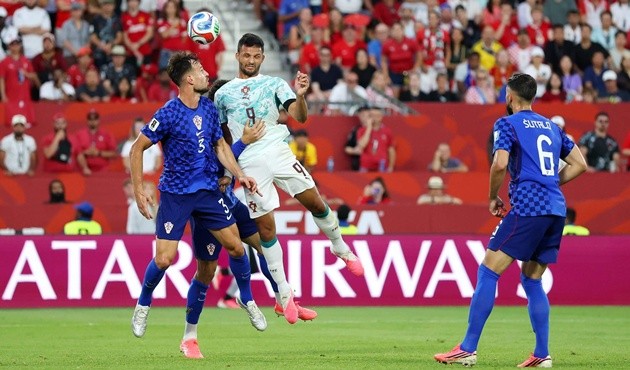 Ramos ghi bàn thắng vào phút bù giờ trước Croatia. (Ảnh: The Athletic)