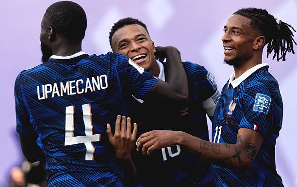 Kylian Mbappe và Michael Olise giúp Pháp thăng hoa. Ảnh: Getty Images