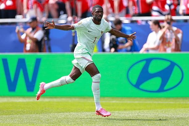 Ousmane Dembele tỏa sáng giúp Pháp đi tiếp. Ảnh: Getty Images. 