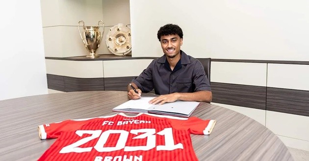 Brown chính thức gia nhập Bayern.