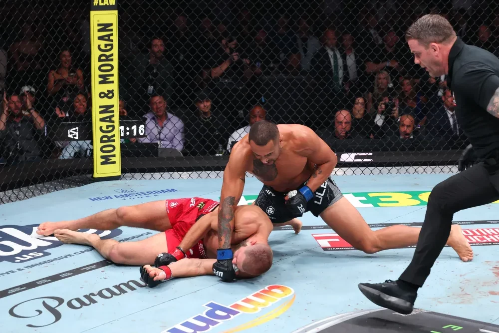 Carlos Ulberg knocks out Jiri Prochazka