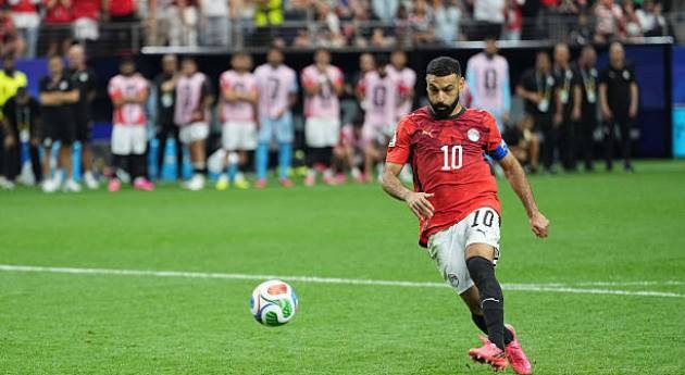Salah chứng tỏ bản lĩnh với cú sút penenka.