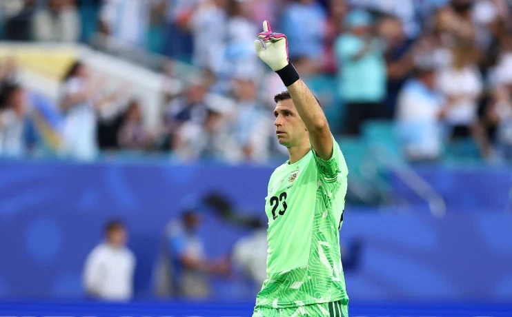 Emiliano Martinez (6.7 điểm). Thủ thành thuộc biên chế Aston Villa không có lỗi trong cả hai bàn thua của Argentina khi đối thủ dứt điểm quá hiểm hóc. Tuy nhiên, anh vẫn duy trì được sự tập trung với một vài pha ra vào hợp lý và cứu thua quan trọng ở cuối hiệp phụ.