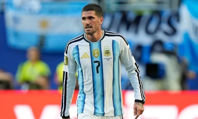 Rodrigo De Paul (6.7 điểm). Thi đấu năng nổ bên hành lang cánh phải trong sơ đồ 4-4-2. De Paul thực hiện nhiều pha tranh chấp quan trọng và có những đường tạt bóng khó chịu vào vòng cấm. 