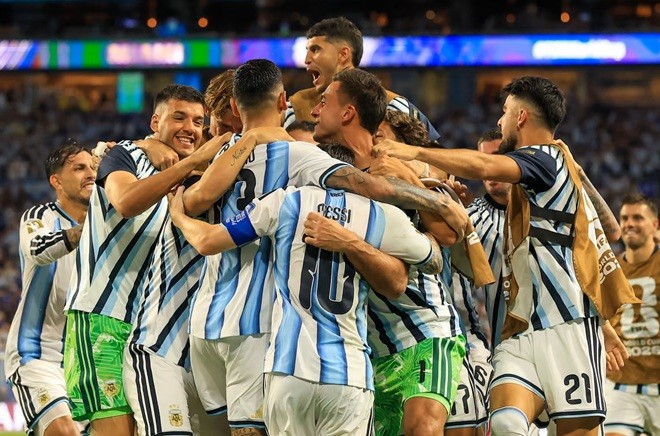 Argentina tiếp tục hành trình bảo vệ ngôi vương một cách đầy gay cấn. Ảnh: Getty.