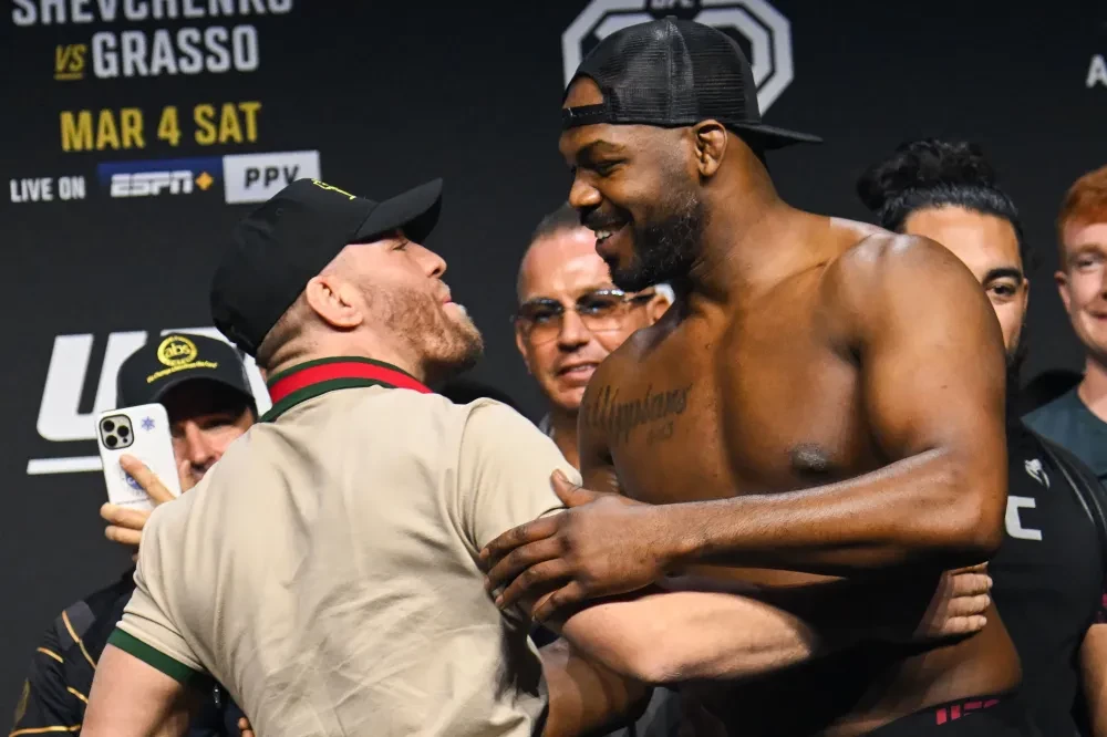 Jon Jones và Conor McGregor