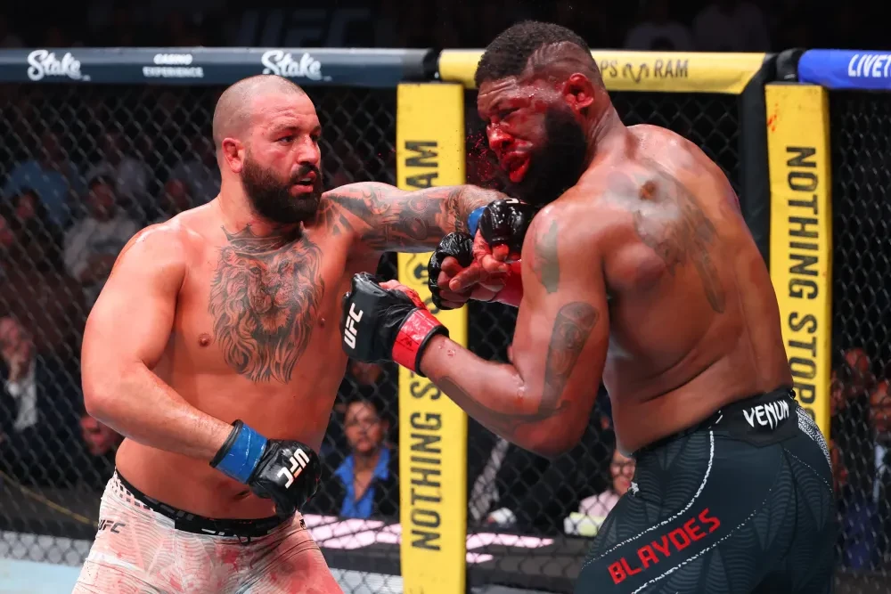 Josh Hokit đấm Curtis Blaydes tại UFC 327
