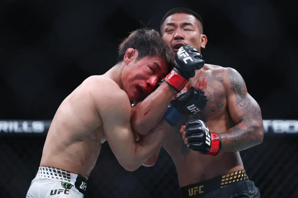 Joshua Van đánh trúng Tatsuro Taira tại UFC 328