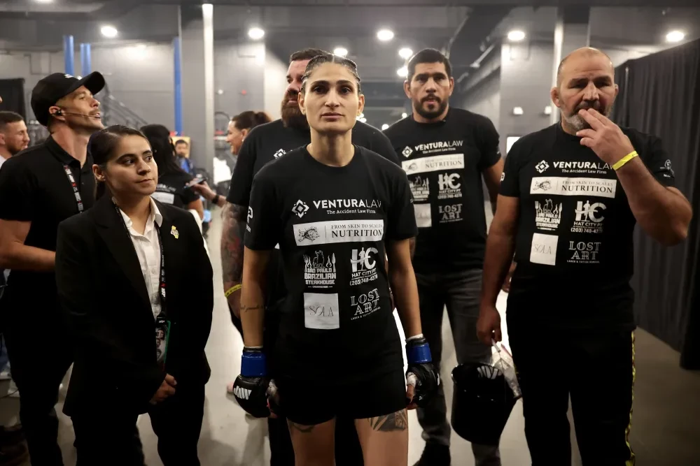 Aline Pereira đối đầu Juliana Velasquez