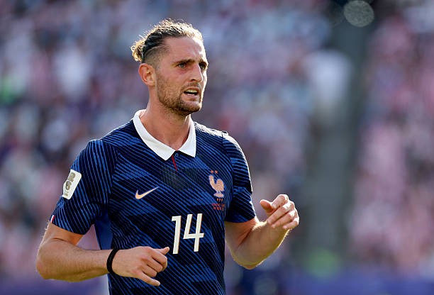 Adrien Rabiot (7.4): Tiền vệ này đã nỗ lực hết mình và không ngại va chạm để kiểm soát khu trung tuyến, dù đôi khi tầm ảnh hưởng thực tế của anh lên lối chơi vẫn gây ra những ý kiến trái chiều. Ảnh: Getty Images