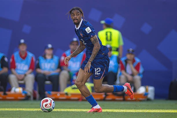Bradley Barcola (6.3): Dù sở hữu một vài khoảnh khắc nỗ lực bên hành lang cánh, tiền vệ của PSG nhìn chung thi đấu khá im hơi lặng tiếng và sớm bị thay ra bởi Desire Doue sau phút 60. Ảnh: Getty Images