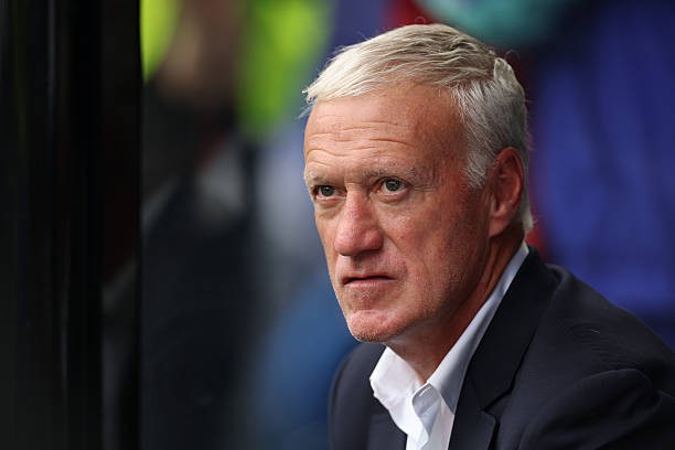 Deschamps chê trách lối đá của Paraguay. 
