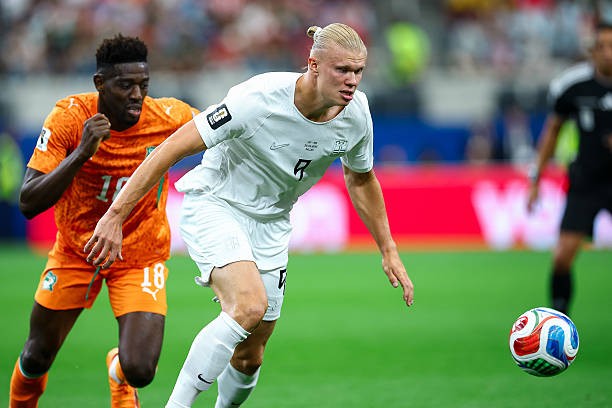 Erling Haaland là trụ cột trên hàng công Na Uy.