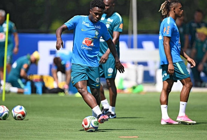 Vini đang là đầu tàu trên hàng công tuyển Brazil. Ảnh: Getty Images.