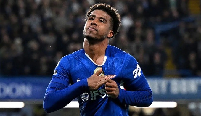 Santos là mục tiêu mới nhất được đưa vào tầm ngắm của MU. Ảnh: Getty Images.
