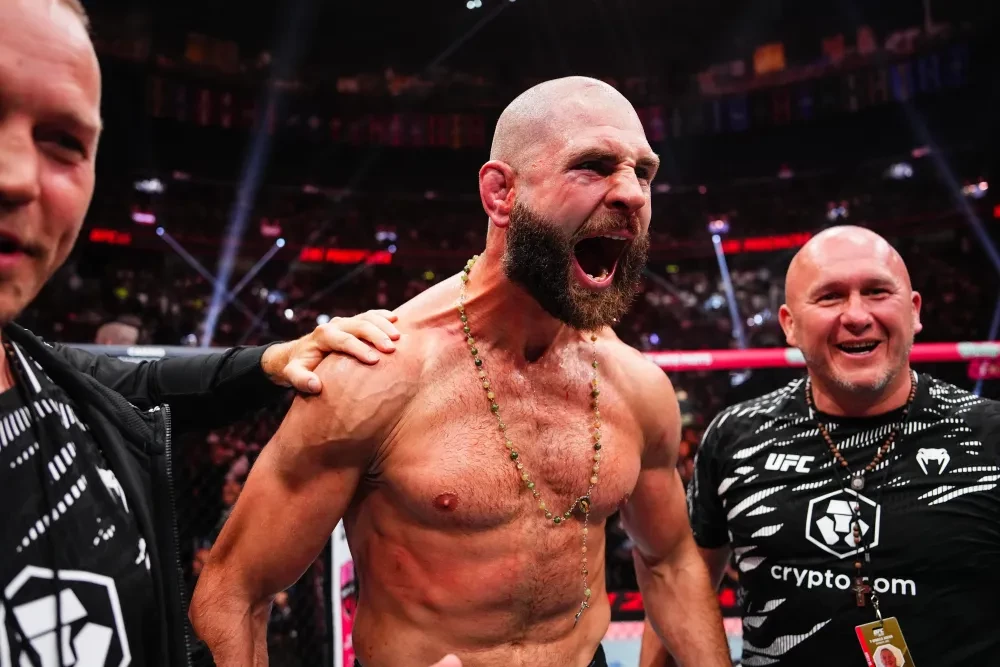 Jiri Prochazka phản ứng sau cú knock out