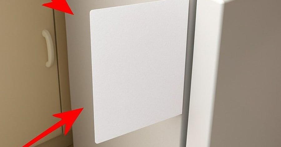 Đặt 1 tờ giấy vào cánh tủ lạnh
