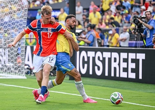 Matheus Cunha (6.7/10): Mang về quả phạt đền đầu tiên cho Brazil sau tình huống khôn ngoan buộc Ajer phạm lỗi. Ngoài pha bóng đó, anh thi đấu thiếu quyết đoán.