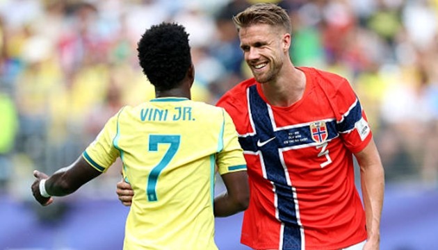 Kristoffer Ajer — 6.9 Không may phạm lỗi dẫn đến quả phạt đền của Matheus Cunha nhưng rất may mắn khi đã được Nyland cứu thua xuất thần. Ngoại trừ khoảnh khắc thiếu tập trung đó, trung vệ này đã thi đấu vô cùng chắc chắn và kỷ luật suốt thời gian còn lại.