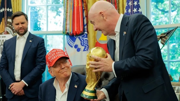 FIFA bị tố thiên vị.