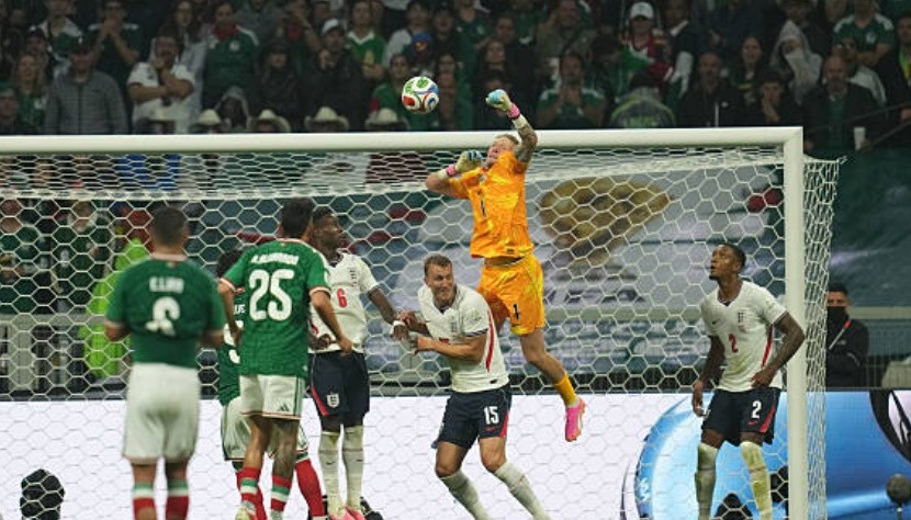 Jordan Pickford (7.1): Một trận đấu ổn định của người gác đền thuộc biên chế Everton. Anh đã có hai pha cứu thua xuất sắc để từ chối các cú đánh đầu của Jimenez trong hiệp một và luôn giữ được sự quyết đoán trong các pha ra vào dù phải chịu sức ép khủng khiếp từ khán đài Azteca.
