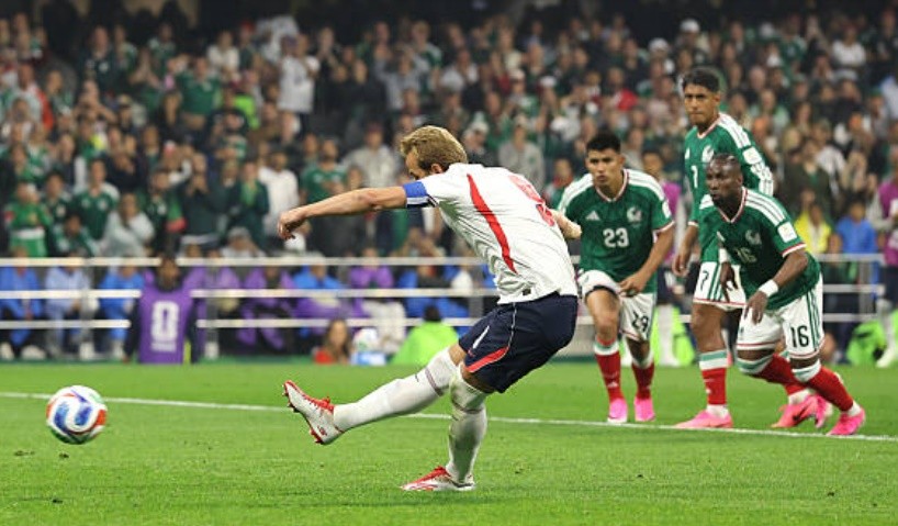 Harry Kane (8.0): Một bàn thắng từ chấm 11m và một pha kiến tạo giúp Kane tiếp tục cuộc đua Chiếc giày vàng. Ngoài vai trò tấn công, đội trưởng tuyển Anh còn gây ấn tượng mạnh với khả năng hỗ trợ phòng ngự tuyệt vời trong thế trận thiếu người.