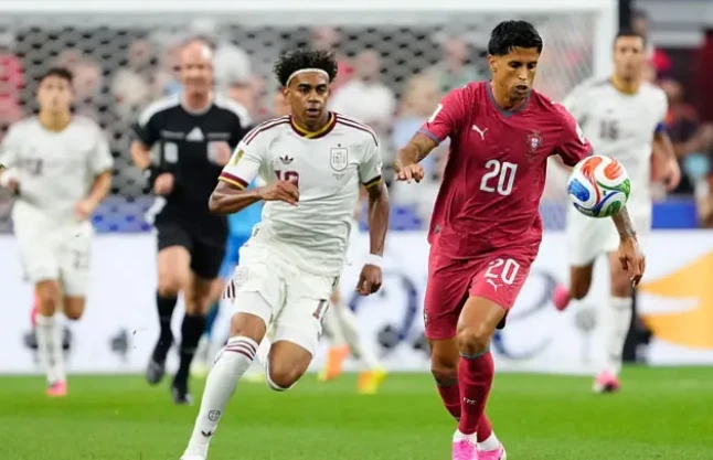 Joao Cancelo - 6.0 điểm: Cancelo duy trì lối chơi dâng cao hỗ trợ tấn công như thường lệ và suýt chút nữa đã tạo nên bất ngờ từ một cú sút xa đầy uy lực trong hiệp một. 