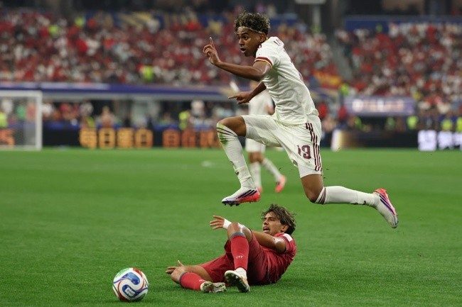 Joao Felix - 6.0 điểm: Felix cho thấy những nét tích cực trong hiệp một với pha đánh đầu tạo sóng gió trong vòng cấm đối phương. Anh là cầu thủ có nhiều pha xử lý bóng tinh tế nhất trên hàng công nhưng lại dần mờ nhạt trong hiệp hai.