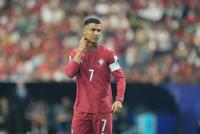 Cristiano Ronaldo - 5.7 điểm: Một ngày thi đấu nhạt nhòa của thủ quân Selecao. Anh thường xuyên rơi vào tình trạng đói bóng và phải lùi sâu để tìm cảm giác bóng. Ronaldo không thể tạo ra áp lực đủ lớn lên khung thành của Unai Simon.