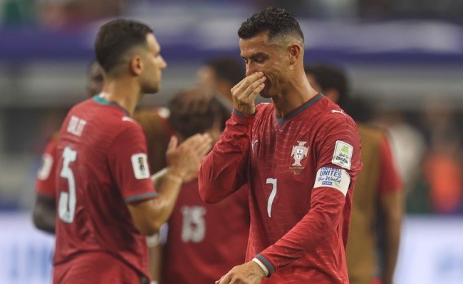 Ronaldo không giấu được cảm xúc sau thất bại. Ảnh: Sky Sports.