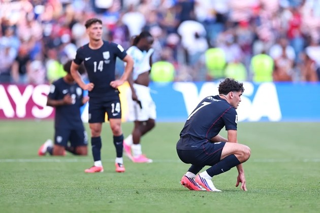 Dàn sao đội tuyển Mỹ suy sụp sau trận đấu. (Ảnh: Getty Images)