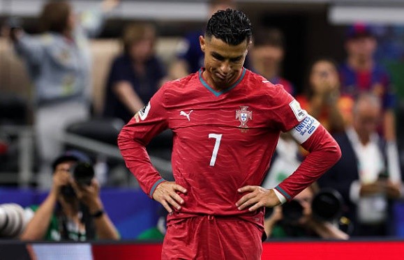 Ronaldo chia tay giấc mơ World Cup. Ảnh: Getty.