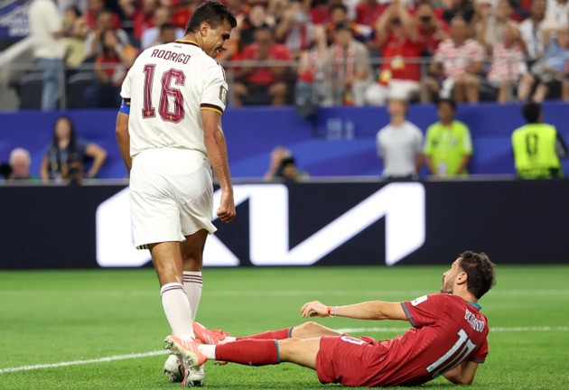 Rodri đã xin lỗi Silva sau sự cố ở cuối trận. Ảnh: Getty.