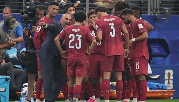 Cách dùng người và sắp xếp chiến thuật của Roberto Martinez bị đặt nhiều dấu hỏi.