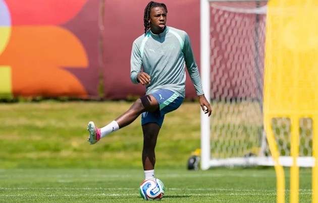 Johan Manzamb lỡ trận Colombia vì chấn thương. (Ảnh: Sports.yahoo)