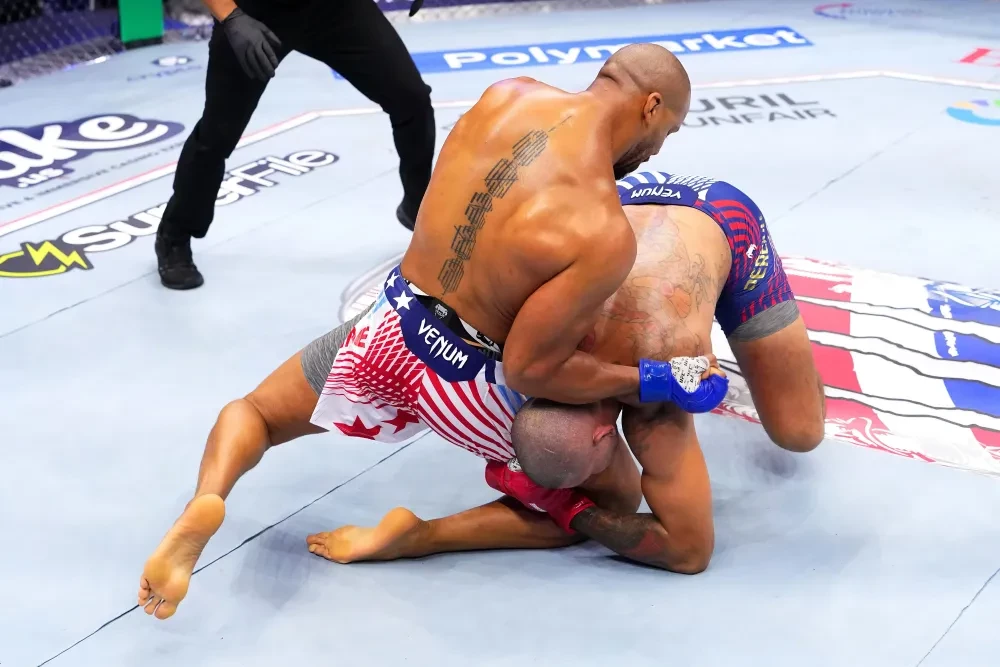 Ciryl Gane tấn công Alex Pereira tại UFC Freedom 250