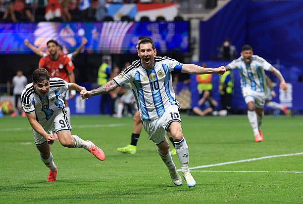 Messi và các đồng đội vừa hoàn tất một cuộc lội ngược dòng ngoạn mục. 